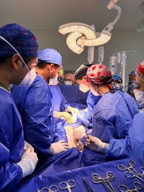 Padre dona un ri&ntilde;&oacute;n a su hijo en exitoso trasplante renal realizado por el IMSS Bienestar en Chiapas