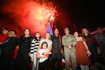 Eduardo Ram&iacute;rez asiste al tradicional encendido del &Aacute;rbol de Navidad