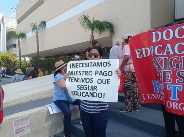 Maestras de Educaci&oacute;n Especial exigen pago de cinco meses de salario