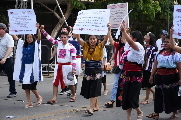Una Nueva ERA educativa desfila en Chiapas: alfabetizaci&oacute;n, conciencia y comunidad