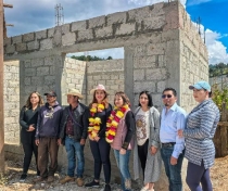 Muros firmes transforman viviendas en la comunidad de Napit&eacute;