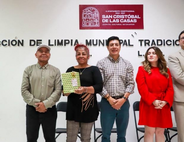 Reconocen labor del personal de Limpia Municipal en tradicional comida navide&ntilde;a
