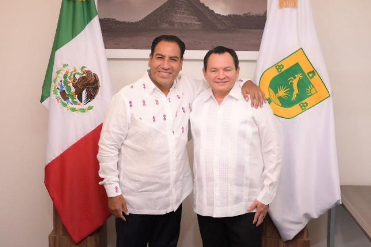 Eduardo Ram&iacute;rez asiste al Primer Informe del gobernador de Yucat&aacute;n, Joaqu&iacute;n D&iacute;az Mena