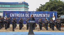 Eduardo Ram&iacute;rez encabeza entrega de armamento a las corporaciones de seguridad estatal