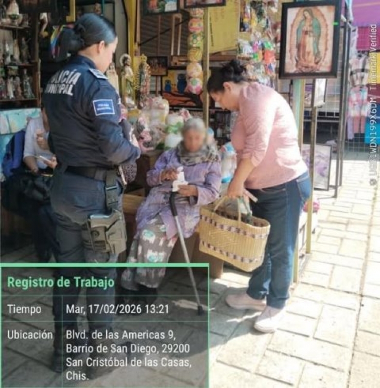 Polic&iacute;a Municipal auxilia y resguarda a adulta mayor desorientada en centro comercial