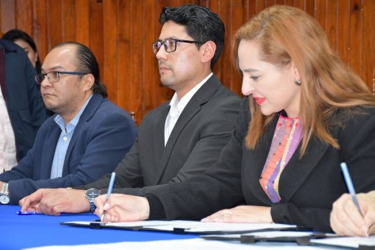 Ayuntamiento de San Crist&oacute;bal y UNACH firman convenios para fortalecer educaci&oacute;n, idiomas y derechos humanos