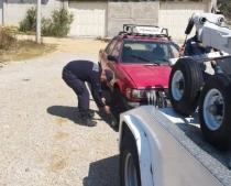 Asegura Tr&aacute;nsito Municipal veh&iacute;culo abandonado en el Perif&eacute;rico Oriente